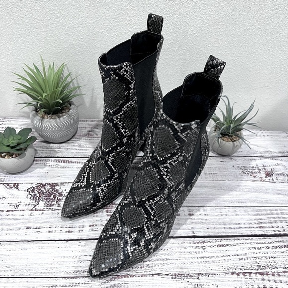 Steve Madden ankle booties snake print - Picture 7 of 11